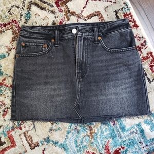 A&F Low Rise Mini Skirt Size 26 Black